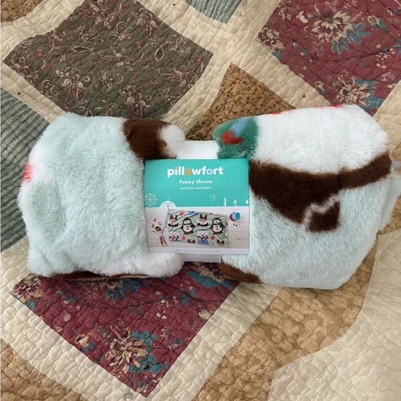 Pillowfort Fuzzy Throw with Penguin and Candy Design - Picture 3 of 6